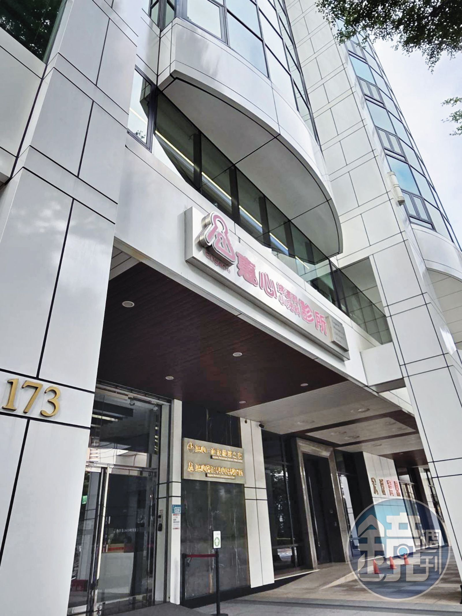 在新北市三重區的惠心診所醫師陳姿伶遭控術後在孕婦腹部遺留紗布涉及過失傷害，新北地檢署已分案調查中。