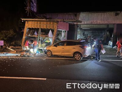 埔里檳榔攤遭撞！轎車不明原因偏離車道　現場慘狀曝