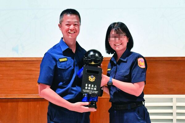 負責正、副元首維安工作的台北市中正一分局女警陳芊雯產後大出血過世，總統賴清德親赴靈堂上香。