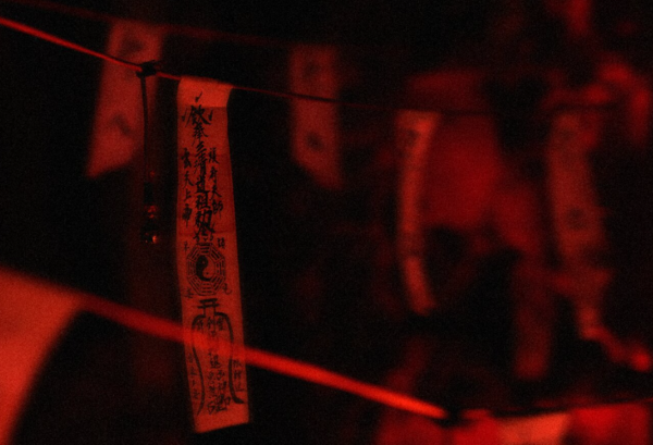 ▲▼「邏思起子」密室逃脫遊戲「永春醫院」傳出女員工扮吊死鬼險窒息身亡意外。（圖／翻攝「邏思起子」官網）