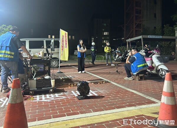 ▲龍潭分局結合環保及監理機關取締噪音車。（圖／龍潭警分局提供）