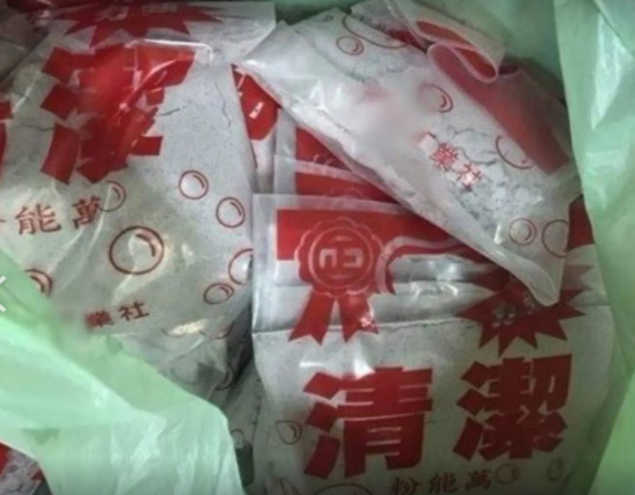 ▲男子販售「清潔萬能粉」洗不乾淨挨告。（圖／翻攝自爆料公社）