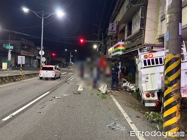▲▼高雄動保處捕犬隊酒駕！深夜猛撞民宅車頭全毀　司機遭移送法辦。（圖／記者賴文萱翻攝）