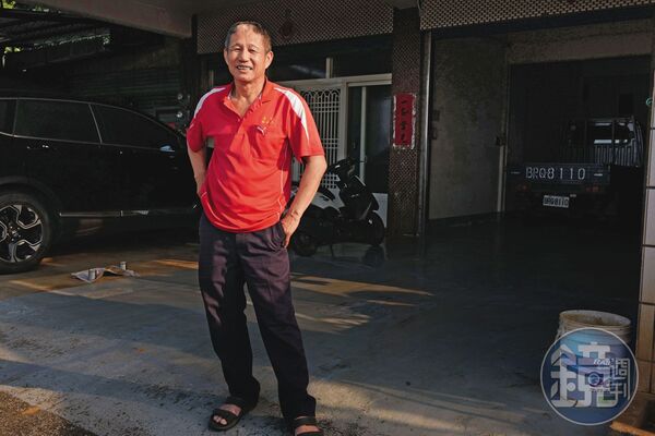 陳保元擔任乩生將近40年，因為操五寶敲擊，額頭上方凹陷明顯且長不出頭髮。