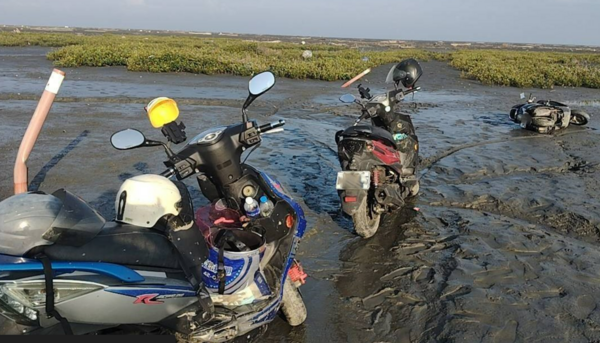 ▲6名逾期停留的泰籍男女前往海邊戲水因掛失竊車牌遭海巡盯上。（圖／海巡提供）