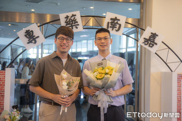 ▲▲嘉南藥理大學藥學系舉行111級藥師授袍典禮，222名藥學生披上象徵責任與使命的藥師白袍。（記者林東良翻攝，下同）