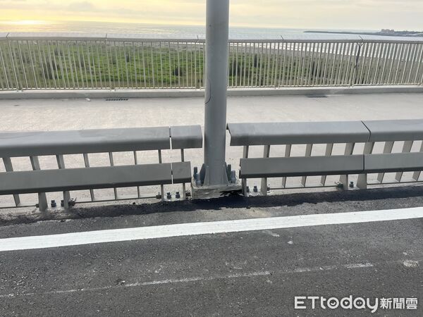 ▲▼淡江大橋護欄已完成漸變銜接及收邊處理。（圖／公路局提供）