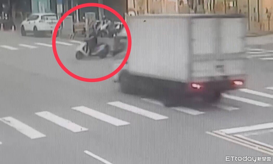 台中死亡車禍恐怖瞬間曝!29歲騎士「躲不掉」遭貨車撞飛亡