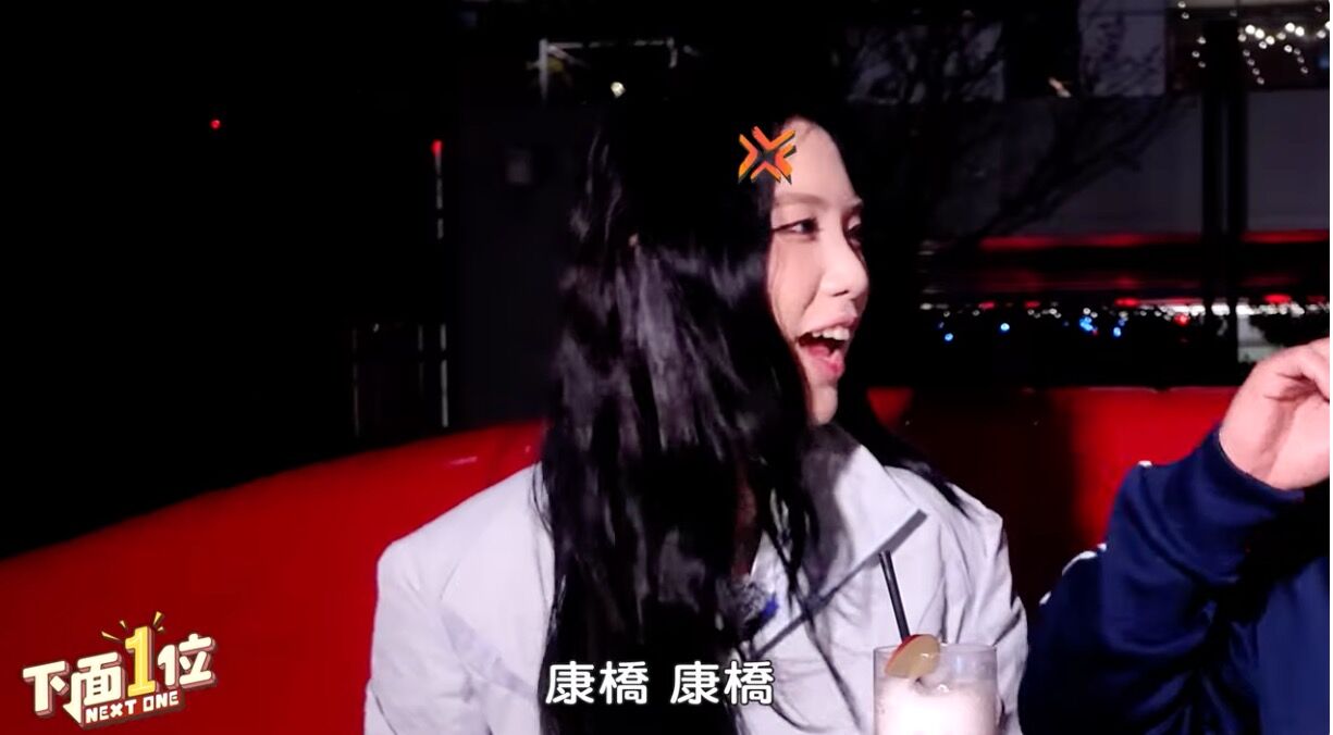 ▲▼胡瓜跟18歲孫女Emma同框。（圖／翻攝YouTube／下面一位）