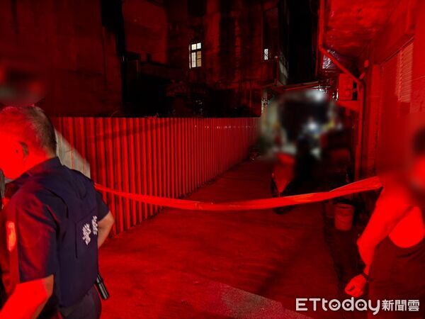 ▲高雄岡山11日晚間發生兄弟互砍命案，弟傷重不治，哥遭當場逮捕。（圖／記者吳奕靖翻攝）