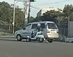 ▲休旅車闖紅燈與機車發生碰撞。（圖／翻攝自threads／taizichangqin.tw授權提供）