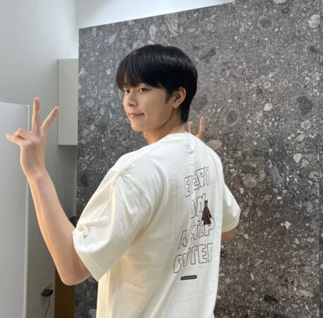 ▲▼柳善皓畢業了。（圖／翻攝自《兩天一夜》IG）