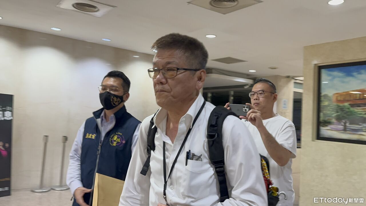 快訊/台鐵勞工董事被控「詐領76萬」凌晨10萬交保 女友請回
