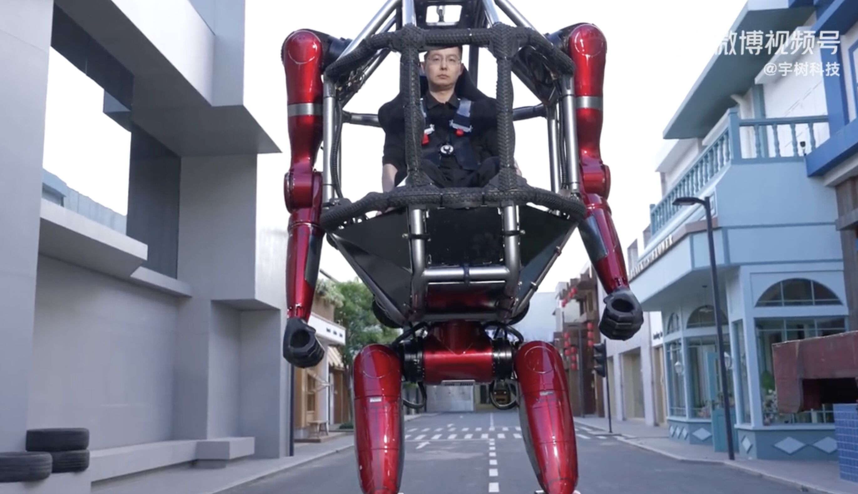 ▲宇樹科技「載人變形機甲」限量上市。（圖／翻攝微博）