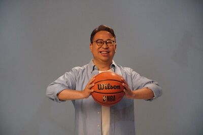 2026桃園市長選戰 民進黨黃世杰拍定裝照展現年輕活力