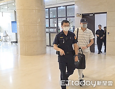 裝600萬現金手提袋首度曝光！鄭文燦涉貪2度開庭...法官當庭扣押