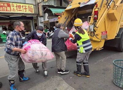 桃園垃圾費隨袋徵收讓你省 蘇俊賓:先前隨水費徵收更貴