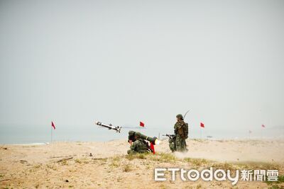 金防部「太武操演」登場　8吋榴砲、標槍飛彈火力齊發阻敵登陸