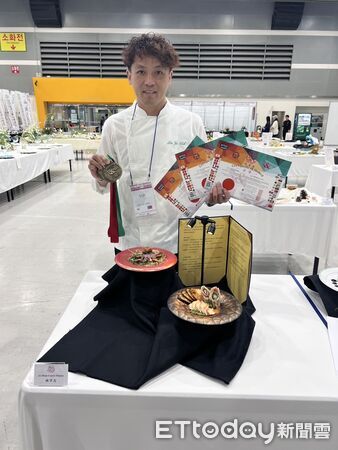 ▲林宇志老師在餐廳料理展示與開胃菜展示項目表現亮眼，一舉奪下2金1銀佳績。（記者林東良翻攝，下同）