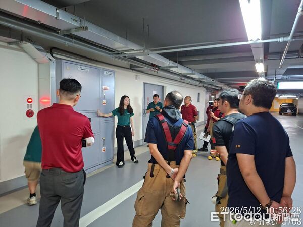 ▲台南市政府消防局第七救災救護大隊於水萍塭公園地下停車場辦理火警搶救演練，強化地下空間救災應變能力。（記者林東良翻攝，下同）