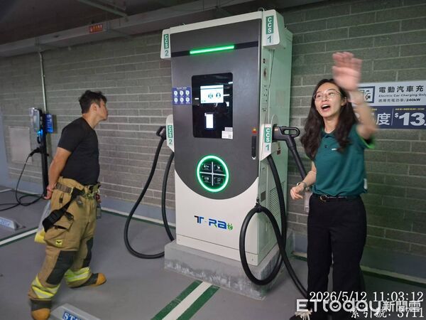 ▲台南市政府消防局第七救災救護大隊於水萍塭公園地下停車場辦理火警搶救演練，強化地下空間救災應變能力。（記者林東良翻攝，下同）