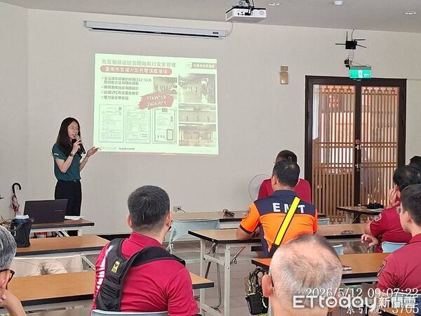 ▲台南市政府消防局第七救災救護大隊於水萍塭公園地下停車場辦理火警搶救演練，強化地下空間救災應變能力。（記者林東良翻攝，下同）