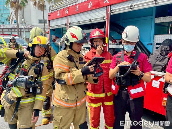 ▲台南市政府消防局第七救災救護大隊於水萍塭公園地下停車場辦理火警搶救演練，強化地下空間救災應變能力。（記者林東良翻攝，下同）