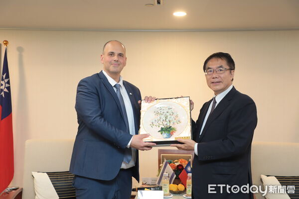 ▲以色列市長訪問團12日拜會台南市長黃偉哲，雙方就智慧城市及綠色城市治理經驗進行交流。（記者林東良翻攝，下同）