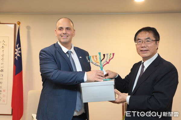 ▲以色列市長訪問團12日拜會台南市長黃偉哲，雙方就智慧城市及綠色城市治理經驗進行交流。（記者林東良翻攝，下同）