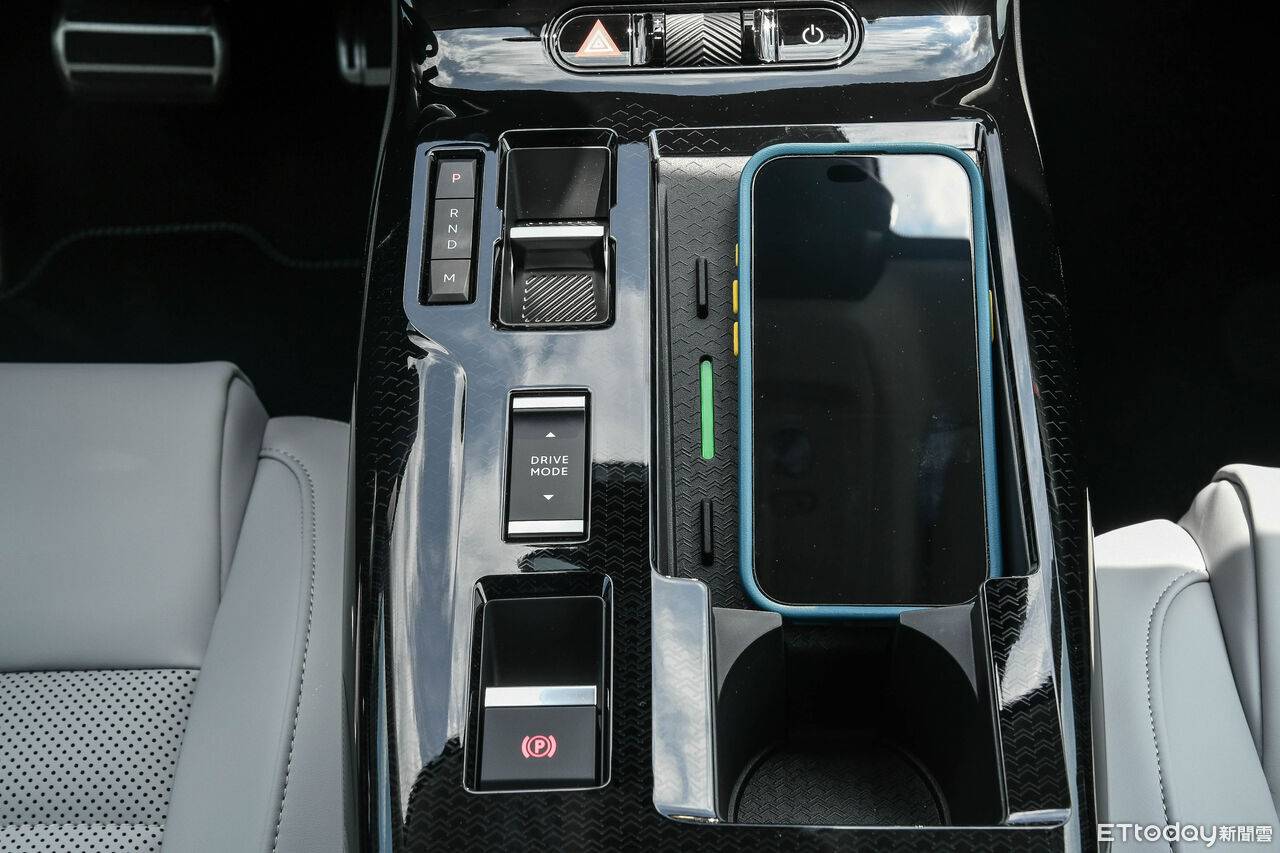 ▲Citroen C5 Aircross新休旅值得一看！低稅金空間舒適跟國產競品打價格戰。（圖／記者徐煜展攝）