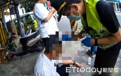 「背後說我壞話」蘆洲75歲翁突暴走 持破窗器狠K公車司機頭部