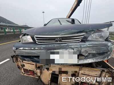國4追撞!19歲賓士女酒駕釀禍 倒楣黑車衝護欄逆轉180度