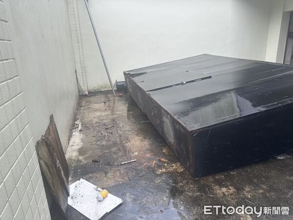▲▼花蓮縣立中正體育館有工人遭掉落LED燈箱砸死。（圖／記者王兆麟翻攝）