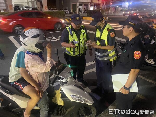 ▲永康分局結合監理站、環保局及交通警察大隊，在永康區永大路周邊執行「環、警、監」聯合稽查。（記者林東良翻攝，下同）