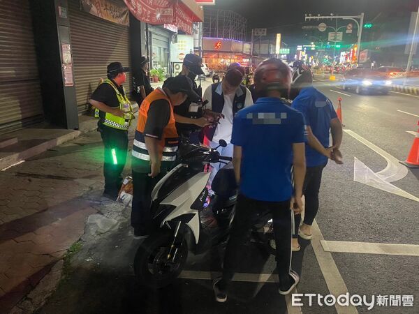 ▲永康分局結合監理站、環保局及交通警察大隊，在永康區永大路周邊執行「環、警、監」聯合稽查。（記者林東良翻攝，下同）