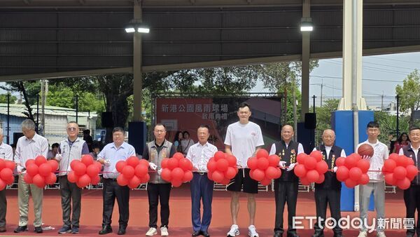 ▲▼   新港公園風雨球場今啟用 翁章梁加碼戶外桌球桌打造全民運動空間 。（圖／記者翁伊森攝）