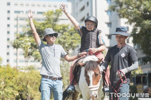 ▲▼  施政滿意度稱霸非六都！嘉義市榮獲「9金3銀」 幸福感三連霸  。（圖／嘉義市政府提供）