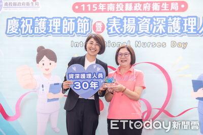 許淑華表揚21名資深護理師　肯定三班護病比明年5月提前實施