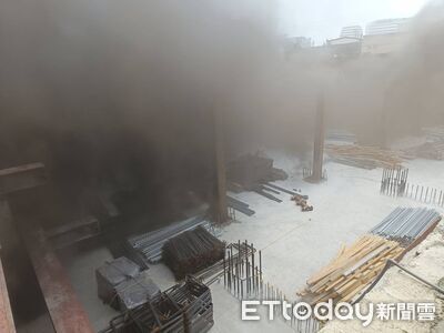 還在燒！台中社宅工地大火逾7hrs　黑煙蔽天「空品亮紅燈」