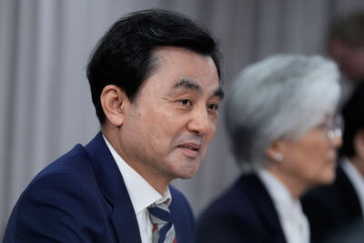 散貨船遭人為攻擊爆炸　韓防長安圭伯曝「分階段護航」荷莫茲海峽