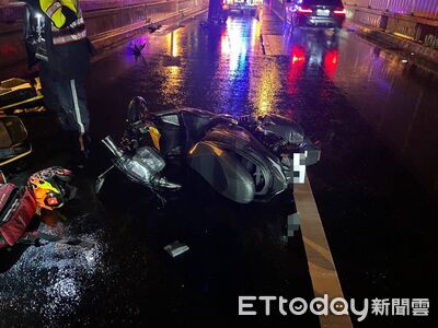 台64嚴重車禍！機車誤上快速道路「雨中噴飛」撞護欄　21歲男命危