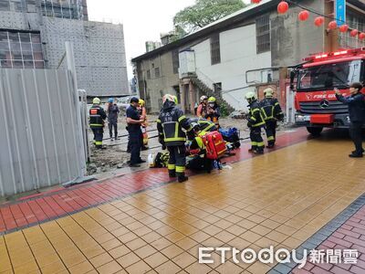 快訊／新莊某工地意外！鷹架「整排倒塌」　1工人17樓墜落命危