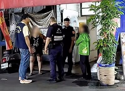 離奇糾紛！男「剛打人回來」寄放武士刀被拒　狂砸小吃店玻璃門