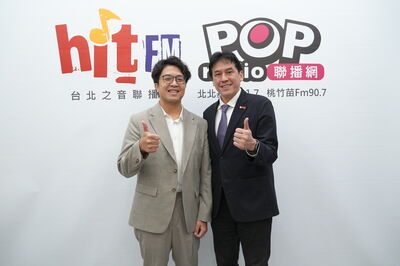 謝寒冰兌現「選北市就發雞排」承諾　沈伯洋幽默回：這麼快就有政績