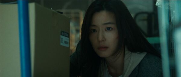 ▲▼瘦到連女神都擔心！　全智賢拍活屍片「不斷餵食演員」：怕她昏倒。（圖／車庫娛樂提供）