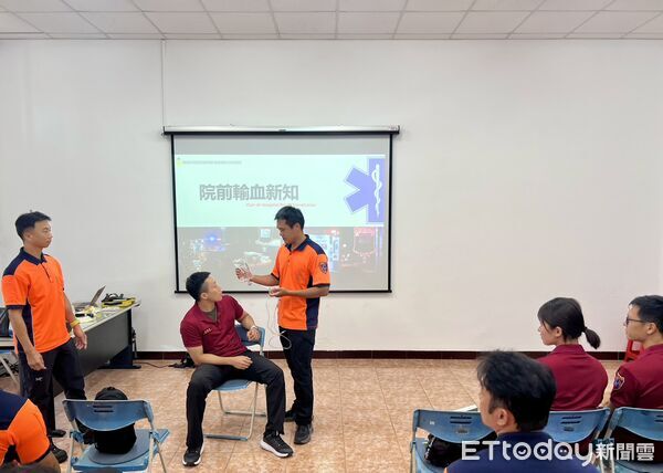 ▲台南市政府消防局第七救災救護大隊辦理救護技術員EMTII複訓課程，強化第一線緊急救護能力。（記者林東良翻攝，下同）