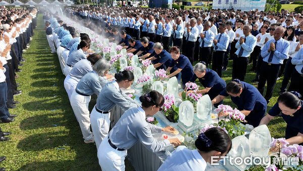 ▲行願六十載，慈濟5月10日中興新村浴佛感念親恩佛恩。（圖／慈濟基金會提供）