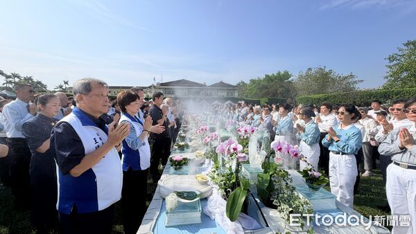 ▲行願六十載，慈濟5月10日中興新村浴佛感念親恩佛恩。（圖／慈濟基金會提供）