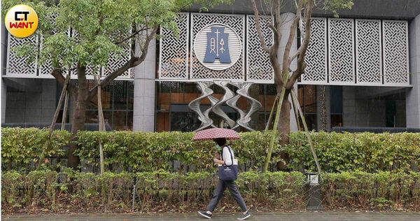立委呼籲中央建立清楚、合理的空屋認定標準。（圖／CTWANT攝影組）