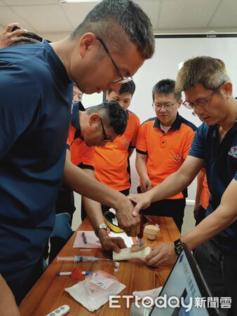▲台南市政府消防局第三大隊辦理救護技術員複訓，強化第一線救護人員到院前緊急醫療處置能力。（記者林東良翻攝，下同）